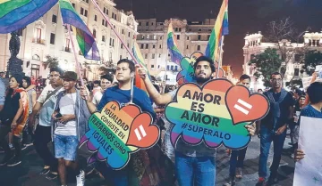 Protestan en Perú y Ecuador por definir transexualidad como 
