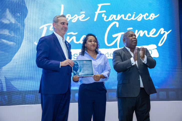 Fundación José Francisco Peña Gómez entrega premios a ganadores del concurso sobre vida y obra del político