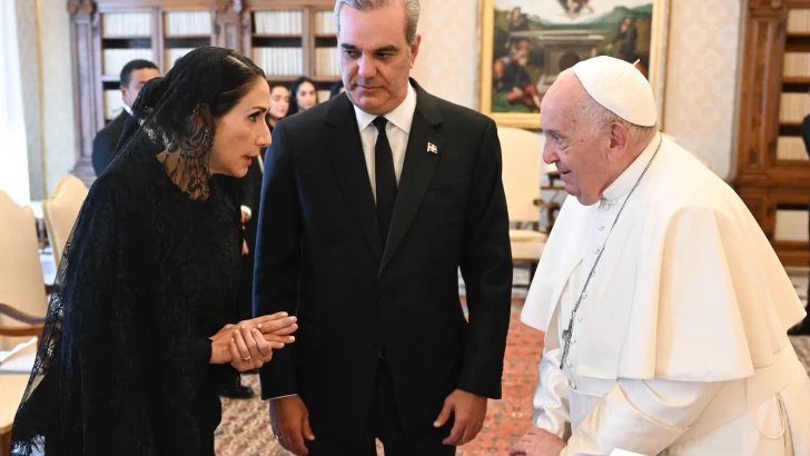 Papa Francisco felicita al presidente Abinader y expresa interés por visitar República Dominicana