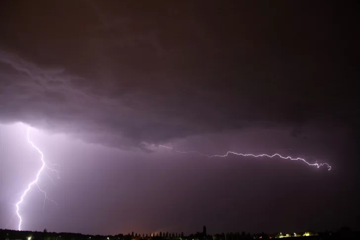 Aguaceros, tormentas eléctricas y ráfagas de viento para este jueves, según la Onamet