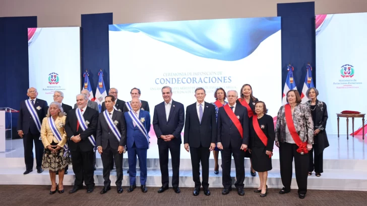 Canciller condecora a 19 embajadores dominicanos por su trayectoria diplomática