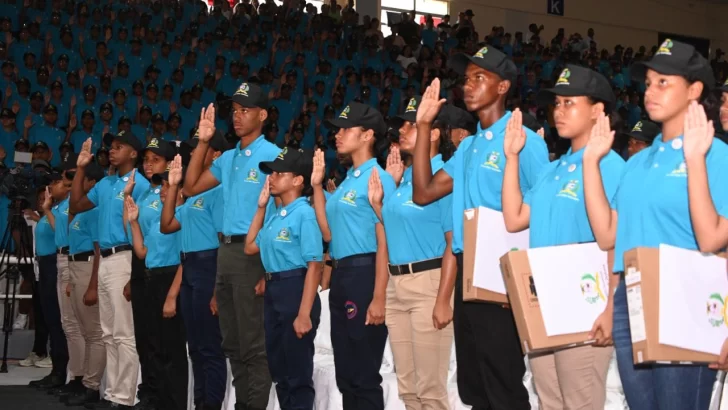 Servicio militar voluntario gradúa 5,294 jóvenes