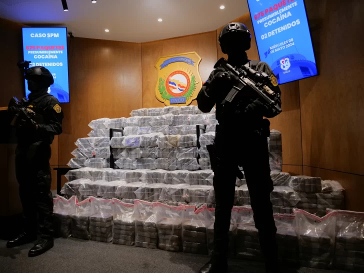 Incautan un cargamento de 675 paquetes de cocaína