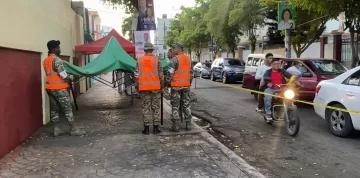 Policías impiden colocación de carpas en Villa Juana