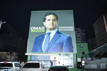 Comando de campaña de Omar Fernández inicia montaje de tarima