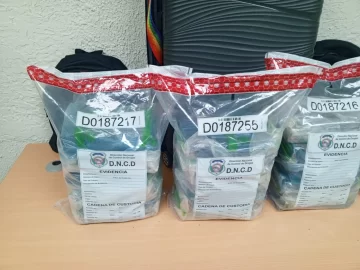 Detienen hombre vinculado al decomiso de 20 paquetes de cocaína