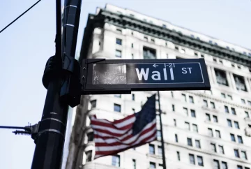 Wall Street cierra mixto con la mirada puesta en la inflación