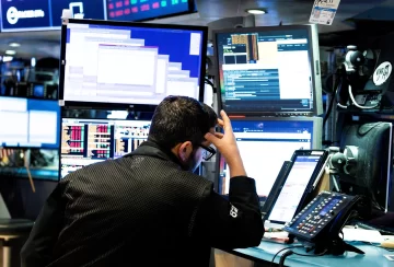 Wall Street cierra en terreno mixto tras aviso de 