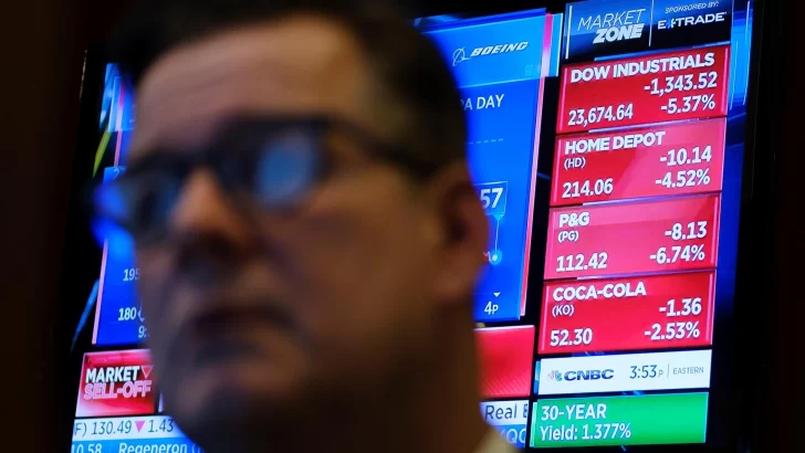 Wall Street cierra en rojo ante dudas con los tipos de interés