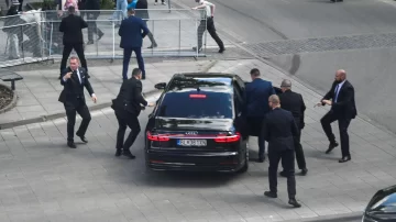 El primer ministro de Eslovaquia, Robert Fico, resulta herido de gravedad tras recibir varios disparos 