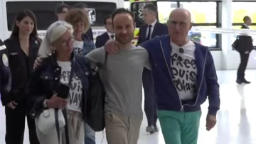 El ciudadano francés Louis Arnaud llega a París tras casi dos años de detención en Irán