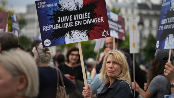 ‘Nuestra hija vivió el antisemitismo en carne propia’, dicen padres de la niña de 12 años violada