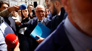 La derecha francesa, desgarrada por una eventual alianza con la extrema derecha