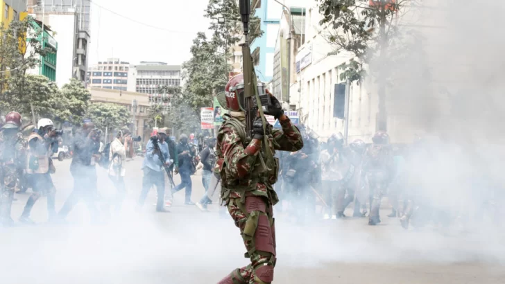 Kenia: nuevas protestas pese a que el presidente renunció al proyecto para subir impuestos