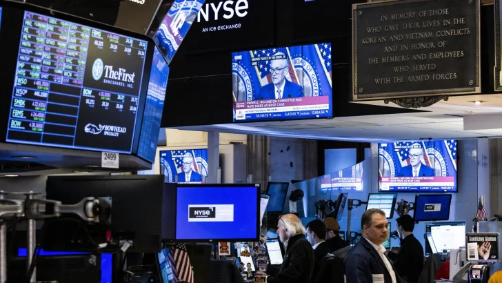 Wall Street cierra levemente a la baja a la espera de resultados de Alphabet y Tesla
