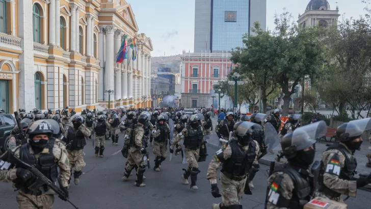 Militares se retiran de sede del Ejecutivo de Bolivia tras 