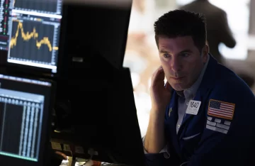 Wall Street termina mixta sesión con caída en el sector de la IA