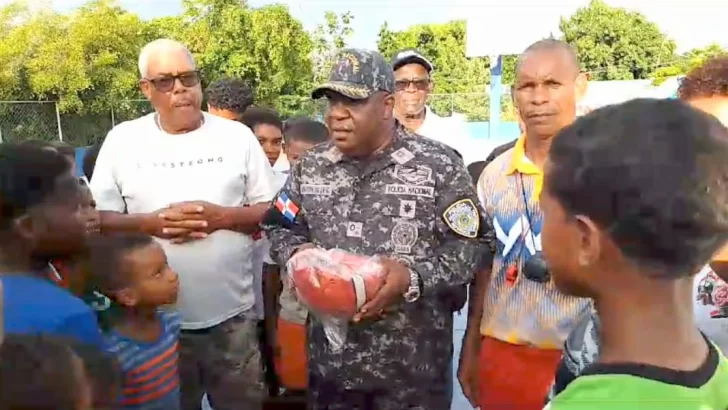 Policía Nacional fortalece vínculos con jóvenes deportistas en Barahona