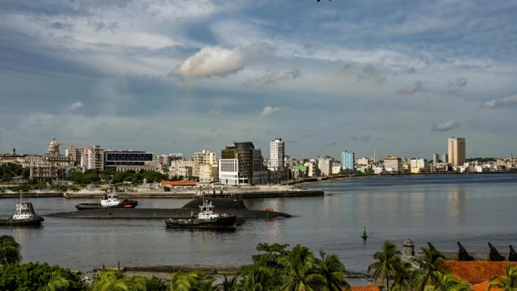 Submarino nuclear ruso sale de la bahía de La Habana