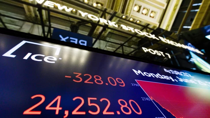 Wall Street cierra en mixto una sesión histórica para el S&P 500 que acabó desinflándose