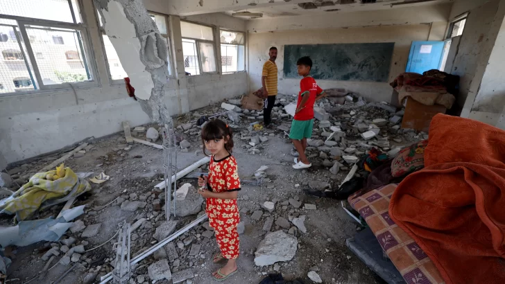 Israel bombardea un campo de refugiados en Gaza, al cumplirse ocho meses de la guerra con Hamás