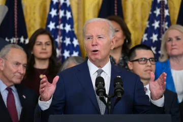 La gobernadora de Massachusetts sugiere a Biden que reconsidere su candidatura