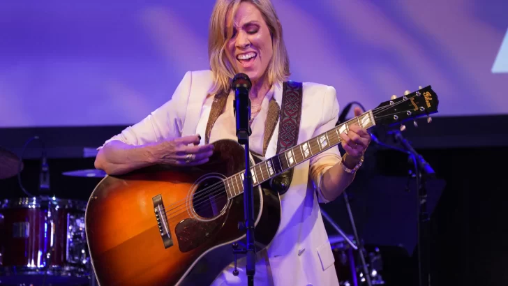 Sheryl Crow o cómo llenar un escenario con una voz y una guitarra