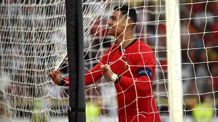 Goles de Cristiano Ronaldo en goleada a Irlanda dan alas a Portugal