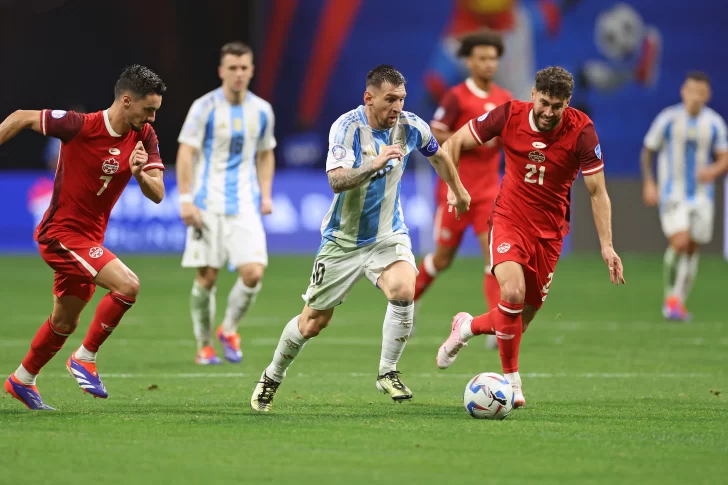 'Tenemos que disfrutar' porque viene Chile, dice Messi que no marcó en debut argentino