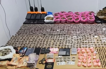 Confiscan armas de fuego, drogas y dinero en efectivo