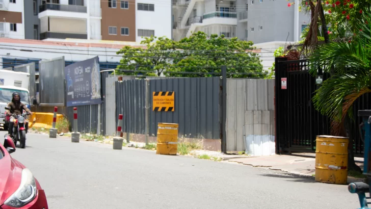 La ciudad a ciegas: aceras obstruidas y señales de tránsito invisibles (1/2) La ciudad a ciegas: aceras obstruidas y señales de tránsito invisibles (1/2)