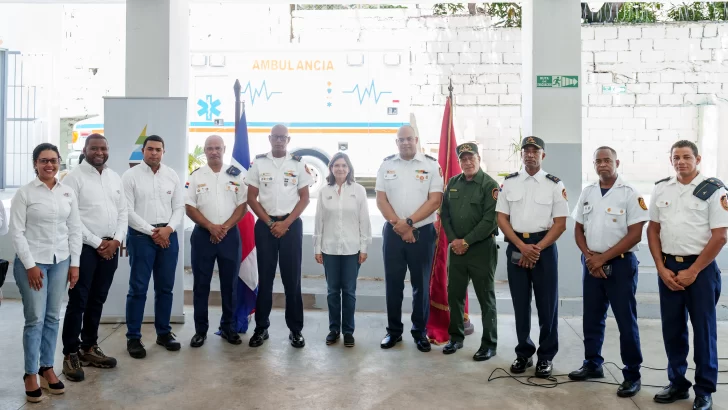 EGE Haina dona equipo a los bomberos de San Cristóbal