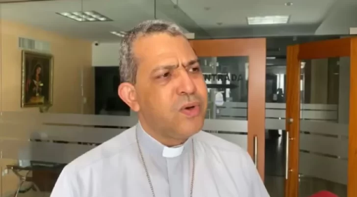 Obispo Morel Diplán denuncia vandalismo en parqueo del Arzobispado