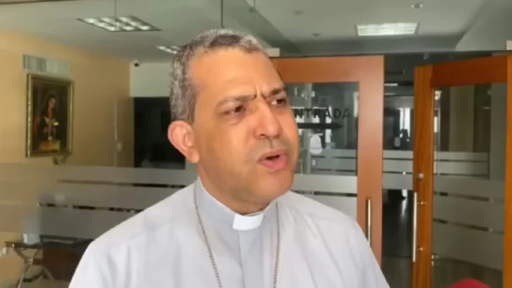 Obispo Morel Diplán denuncia vandalismo en parqueo del Arzobispado