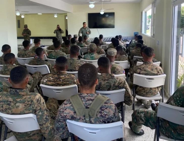 Imparten conferencias en derechos humanos y uso progresivo de la fuerza a personal militar