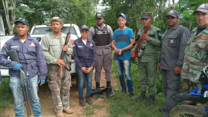 Detenido un hombre que estaba cazando ejemplares de paloma morada en una reserva natural