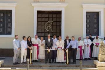 Abinader y el ministro Collado entregan remozado museo de la Catedral