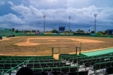 Policía garantiza la seguridad de los aficionados en los estadios