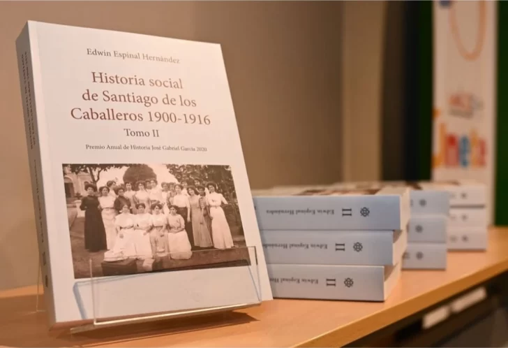 Edwin Espinal Hernández y la 'Historia social de Santiago'