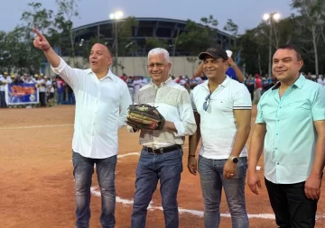 Asociación de Softball de Sánchez Ramírez reconoce a Ricardo de los Santos 