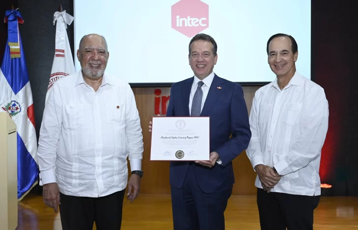 Intec reconoce a Industria y Comercio por su contribución al desarrollo del modelo triple hélice