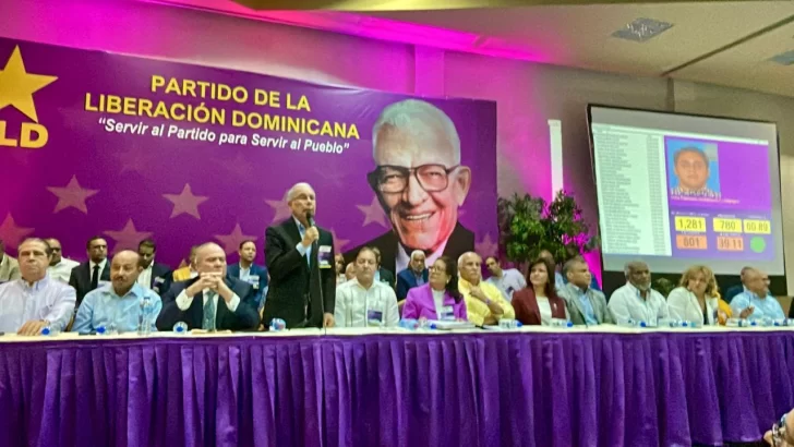 Se acabó la oposición 'light', advierte Danilo Medina