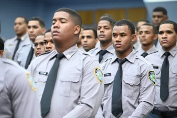 Agentes policiales cursan diplomado en derechos humanos en la UCNE