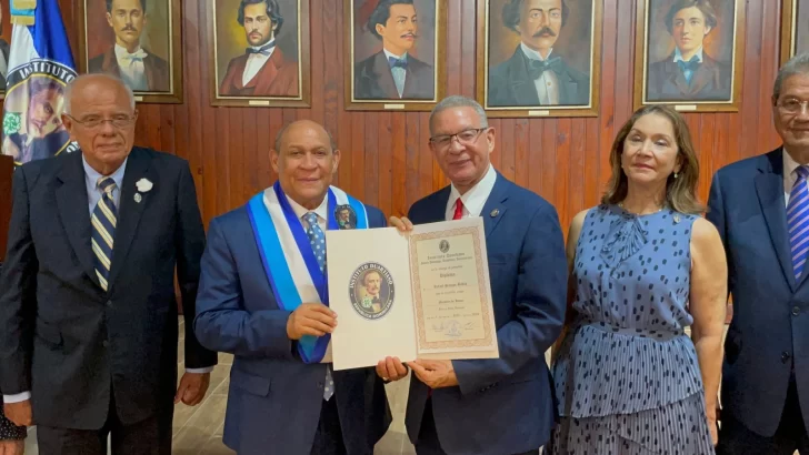 Rafael Santos Badía es reconocido como miembro de honor por el Instituto Duartiano