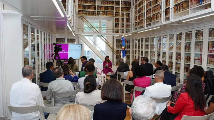 Periodista Ramieri Delgadillo presenta en Feria de Libro de Madrid la “Guía para la cobertura mediática sobre violencia de género”