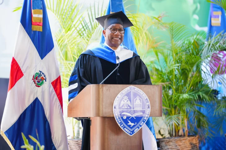 UASD-GRADUACION-2-rector-728x485