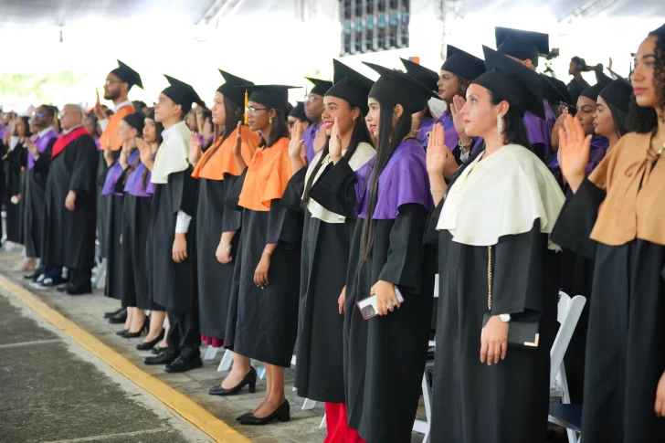 UASD-GRADUACION-3-728x485