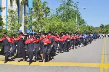 UASD Santiago entrega al país 1,619 profesionales de grado y 429 de maestría