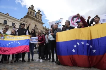 Quieren financiar viaje de venezolanos para que voten en su país