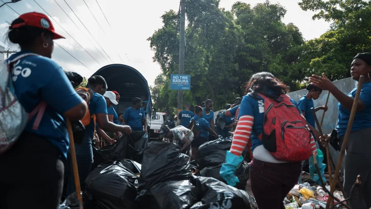 Realizan operativo de concientización y limpieza en avenida Independencia